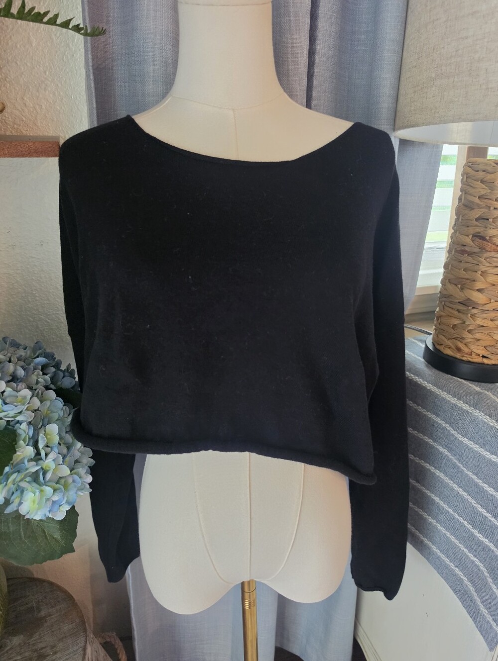 Brandy Melville Off Shoulder Cropped Sweater - Picture 1 of 4